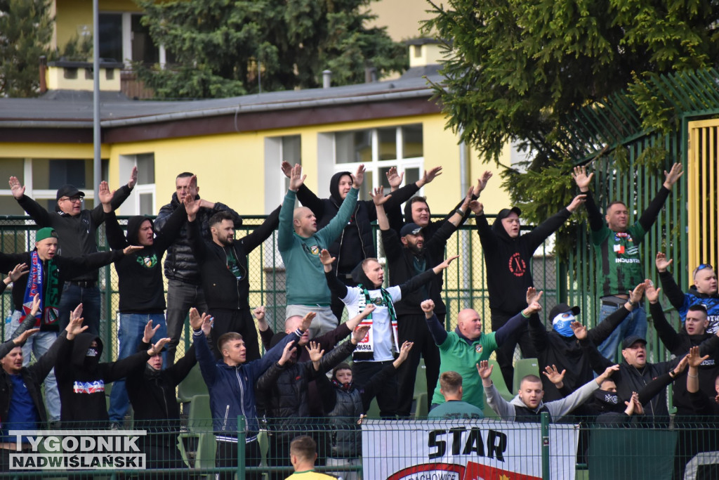 Zdjęcia z trybun z meczu Siarka - Star