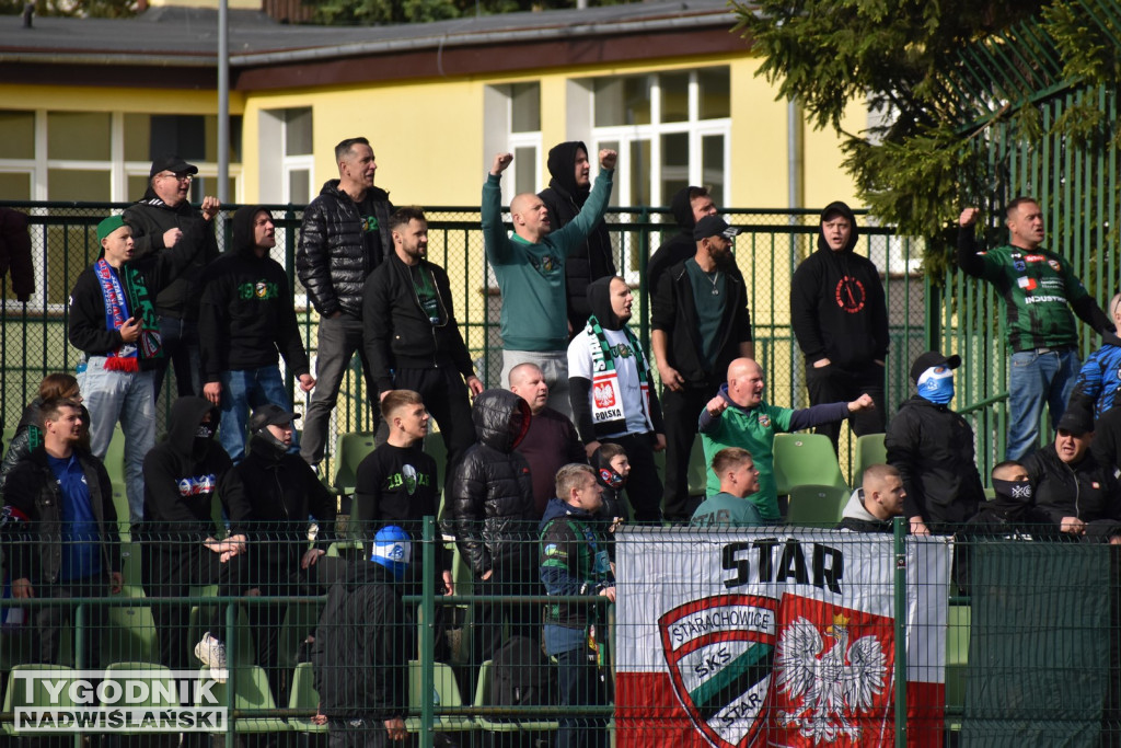 Zdjęcia z trybun z meczu Siarka - Star