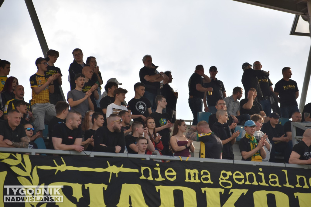 Zdjęcia z trybun mecz Siarka - Avia