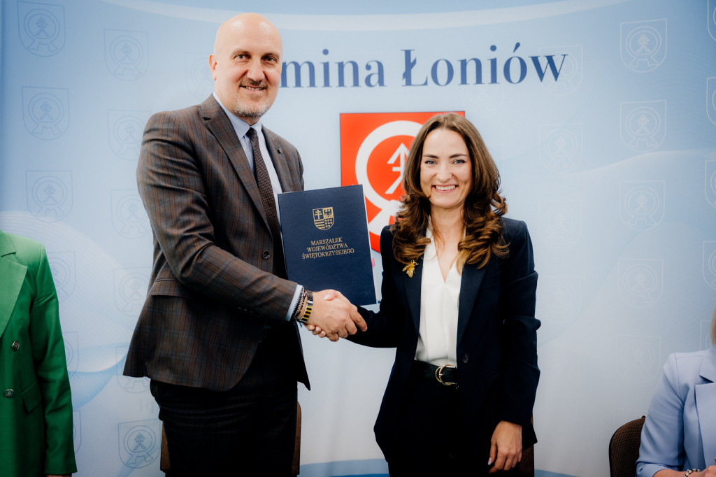 Podpisanie umowy w Łoniowie