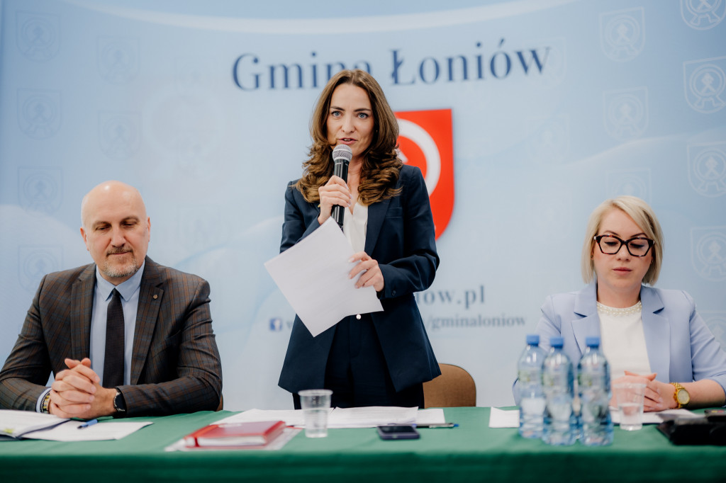 Podpisanie umowy w Łoniowie