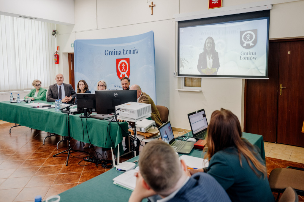 Podpisanie umowy w Łoniowie