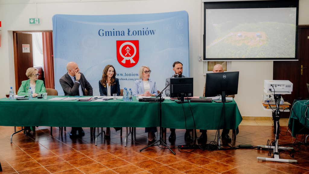 Podpisanie umowy w Łoniowie