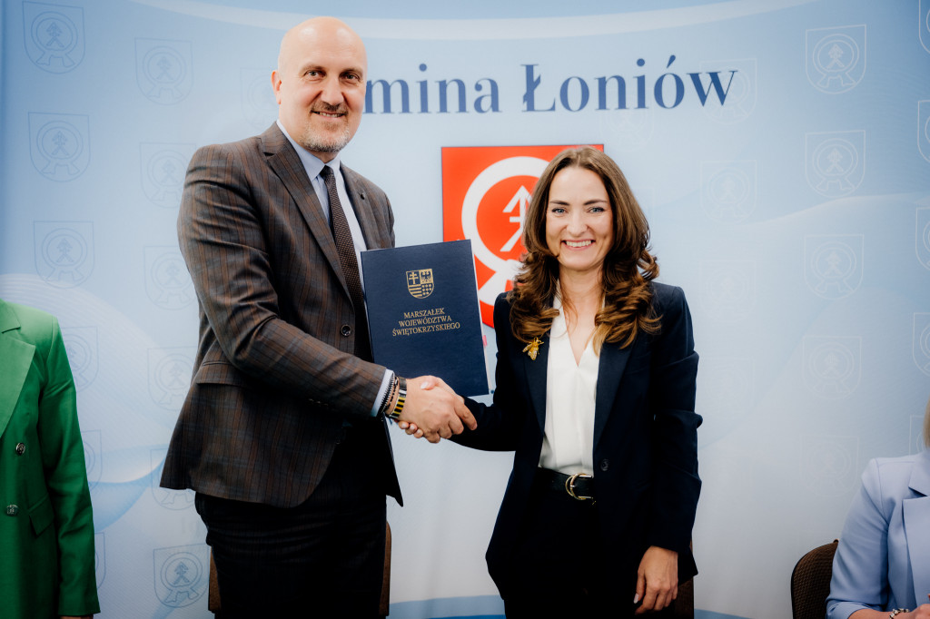 Podpisanie umowy w Łoniowie