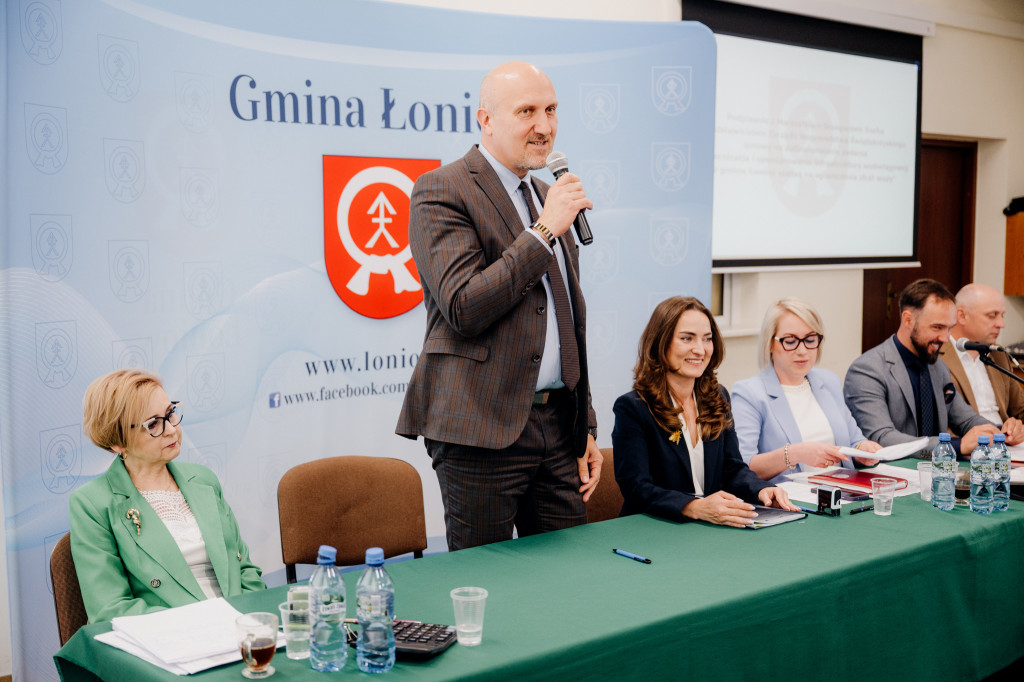 Podpisanie umowy w Łoniowie