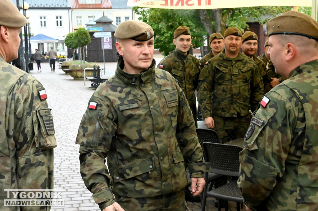 Strzelcy i żołnierze wyruszyli. Marsz Konary 2025