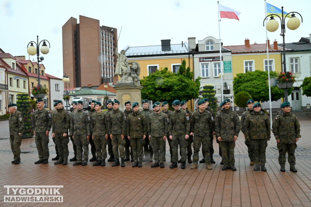 Strzelcy i żołnierze wyruszyli. Marsz Konary 2025