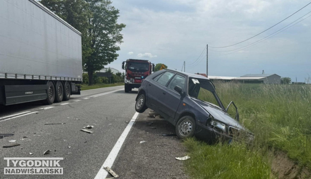 Wypadek na DK79 w Łukawie