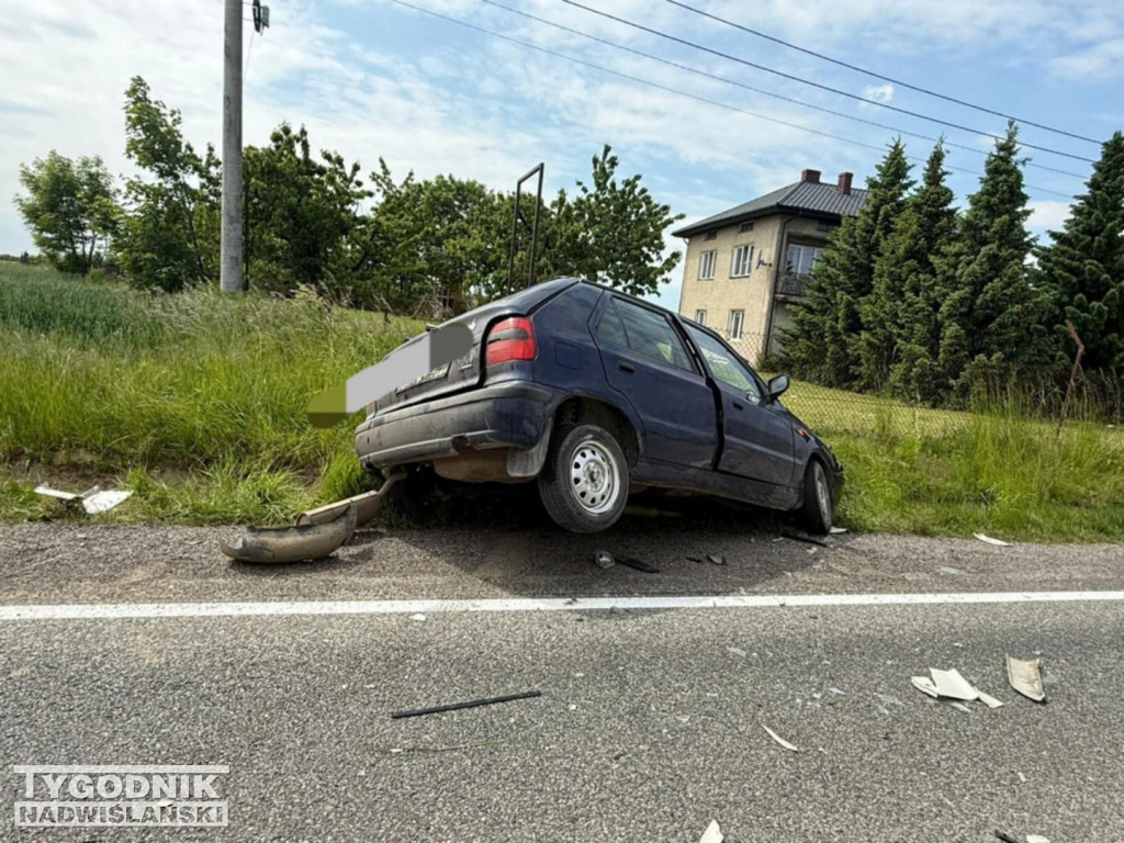Wypadek na DK79 w Łukawie