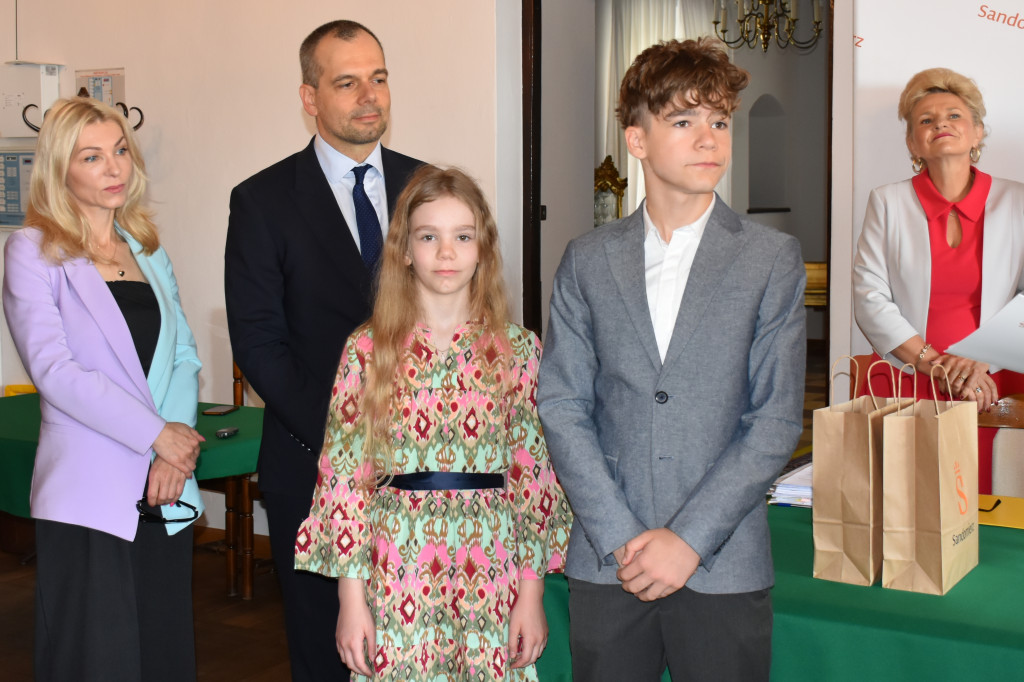 Uhonorowanie rodzeństwa na Fołtów podczas sesji