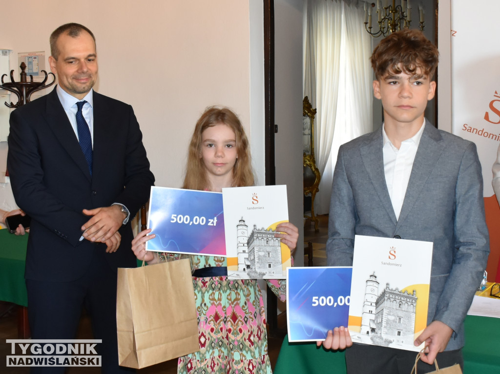Uhonorowanie rodzeństwa na Fołtów podczas sesji
