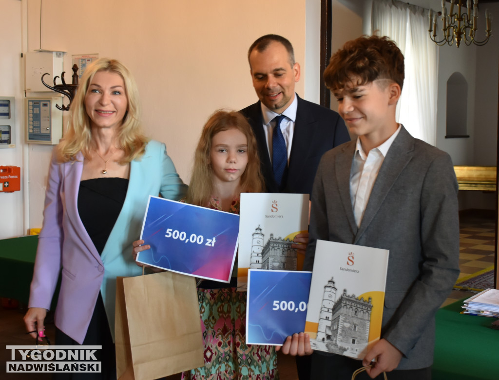 Uhonorowanie rodzeństwa na Fołtów podczas sesji