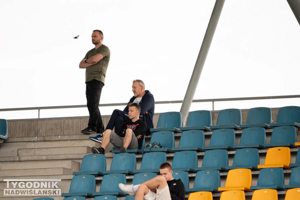 Zdjęcia z trybun mecz Siarka - KS Wiązownica