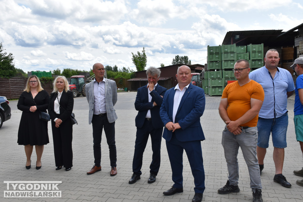 Minister Cz. Siekierski u poszkodowanych rolników