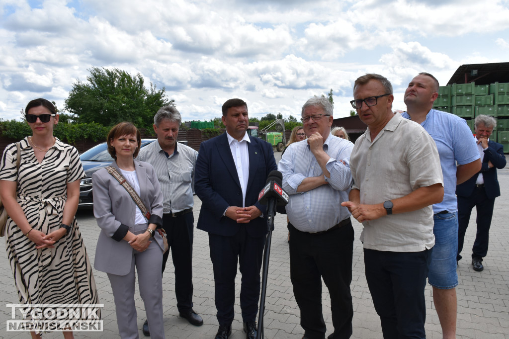 Minister Cz. Siekierski u poszkodowanych rolników