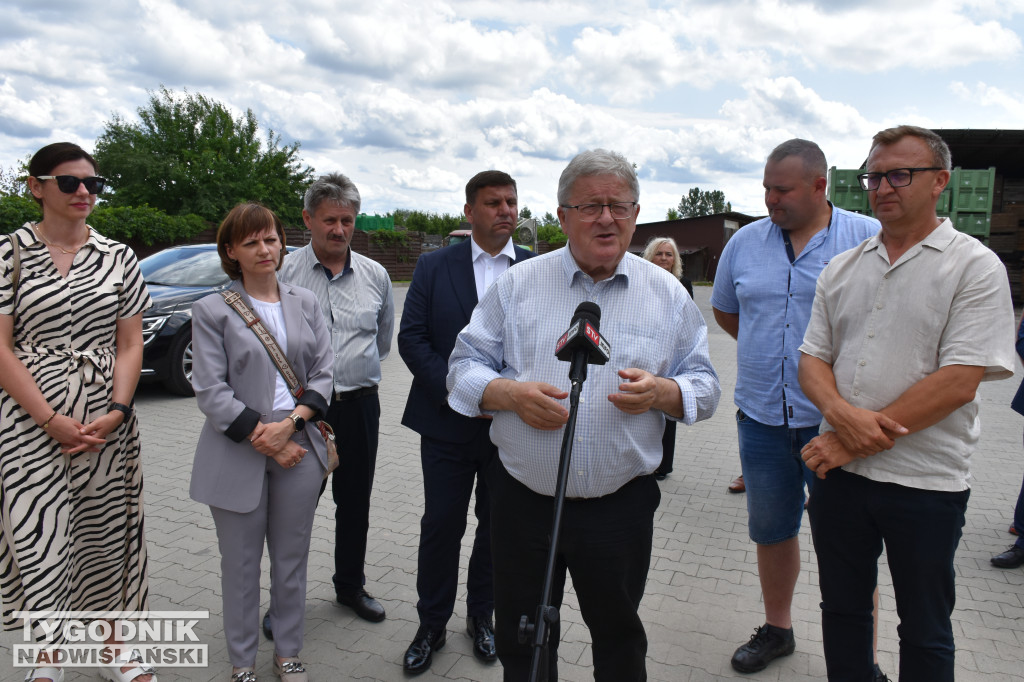 Minister Cz. Siekierski u poszkodowanych rolników