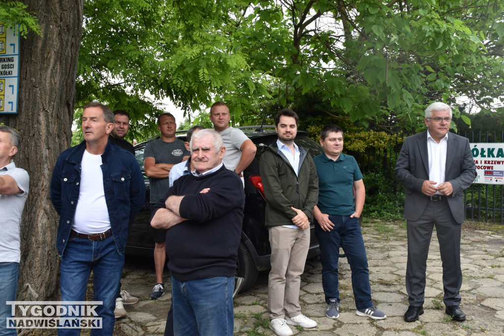 Minister Cz. Siekierski u poszkodowanych rolników