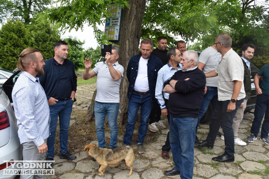 Minister Cz. Siekierski u poszkodowanych rolników