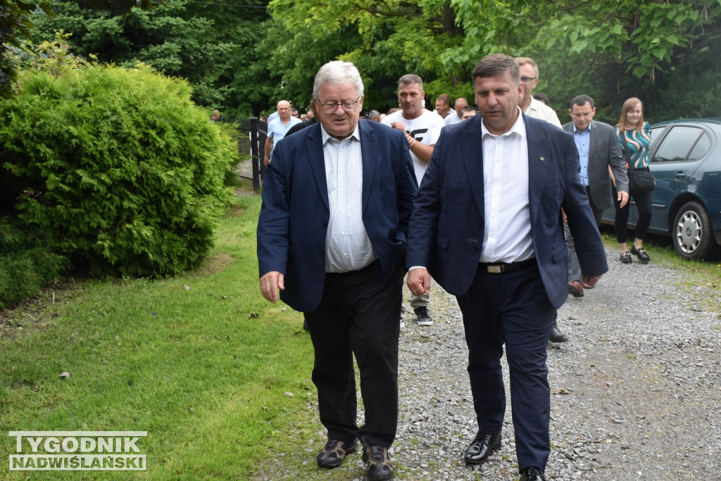 Minister Cz. Siekierski u poszkodowanych rolników