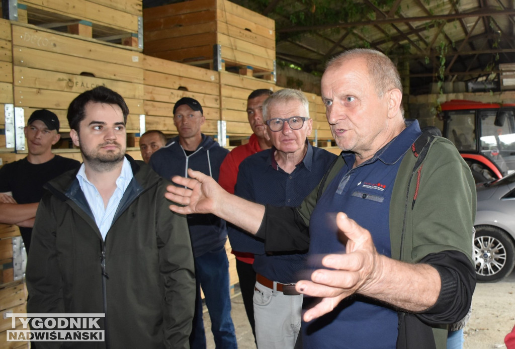Minister Cz. Siekierski u poszkodowanych rolników