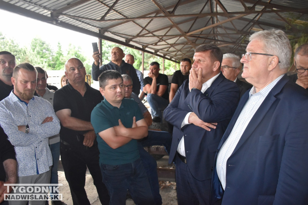 Minister Cz. Siekierski u poszkodowanych rolników