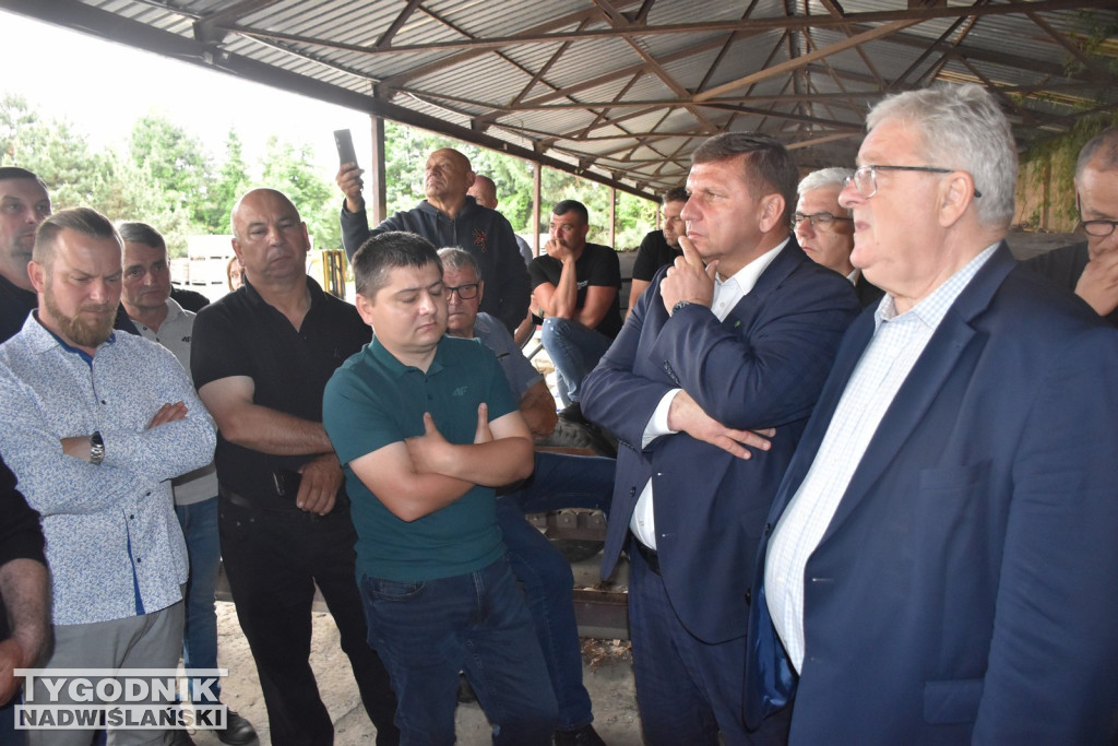 Minister Cz. Siekierski u poszkodowanych rolników