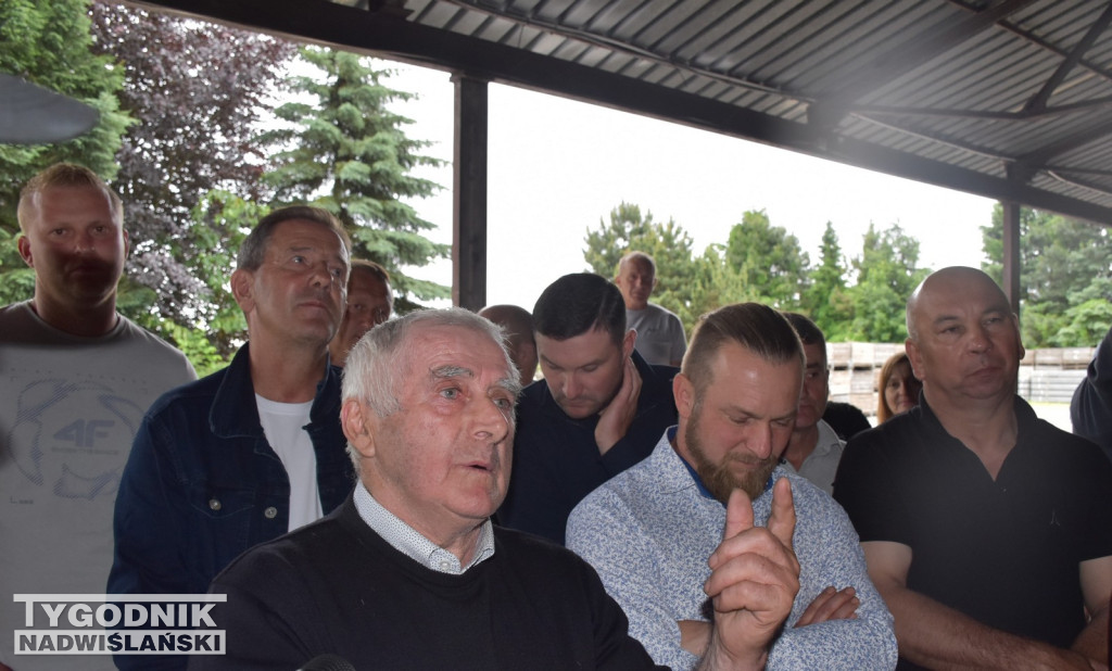 Minister Cz. Siekierski u poszkodowanych rolników