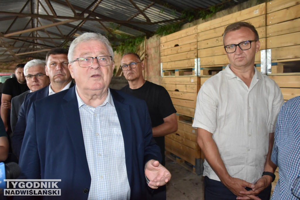 Minister Cz. Siekierski u poszkodowanych rolników