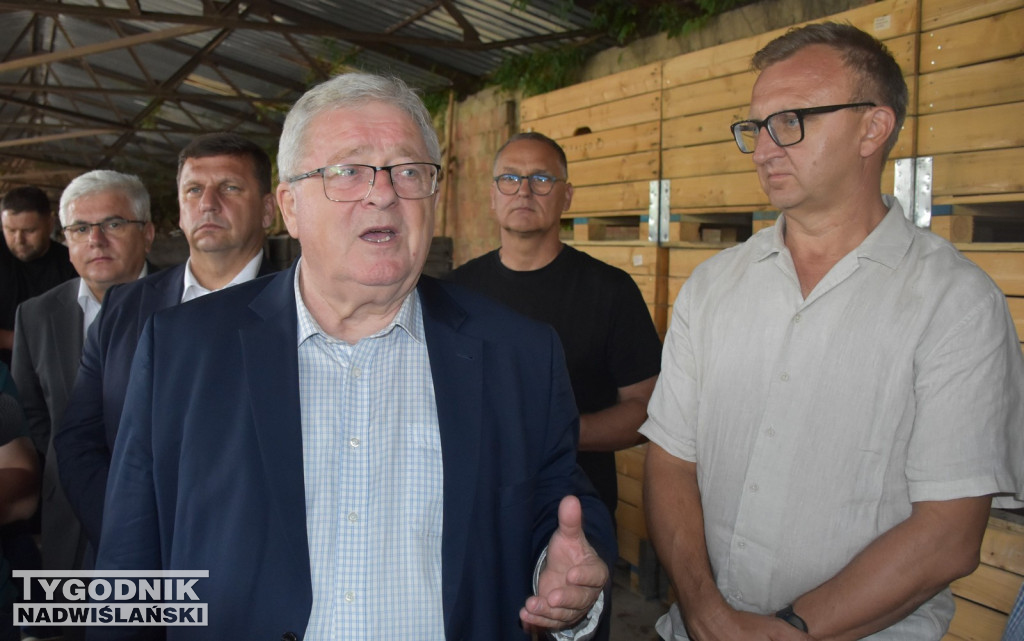 Minister Cz. Siekierski u poszkodowanych rolników