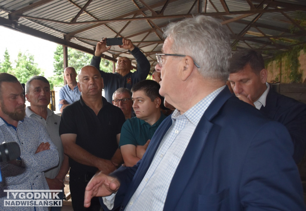 Minister Cz. Siekierski u poszkodowanych rolników