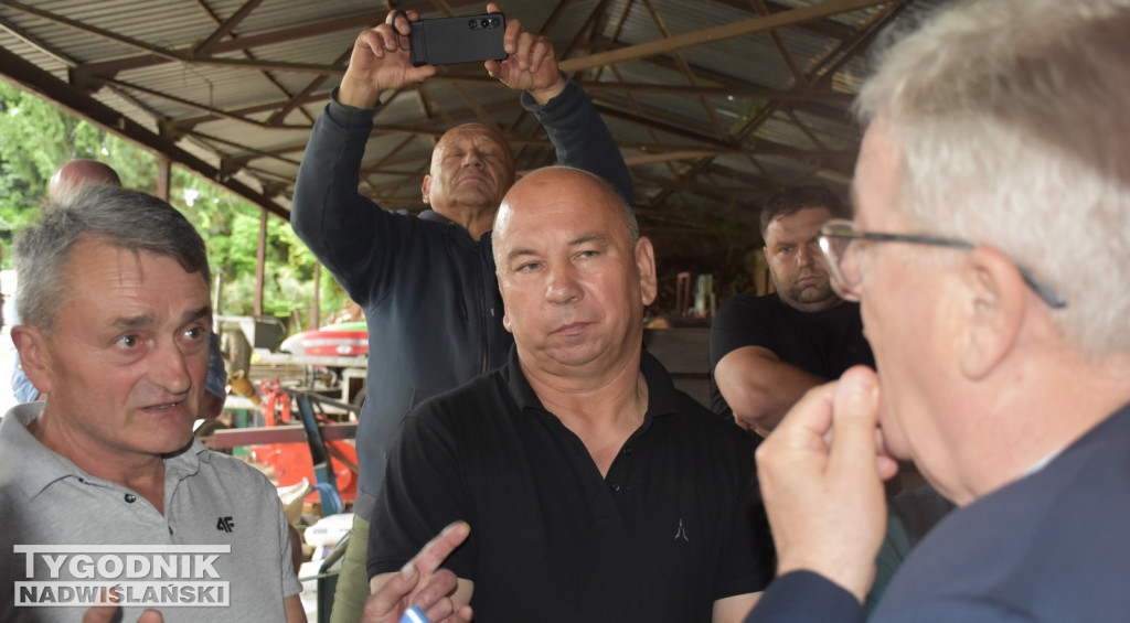 Minister Cz. Siekierski u poszkodowanych rolników
