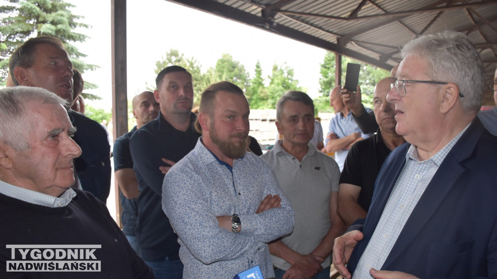 Minister Cz. Siekierski u poszkodowanych rolników