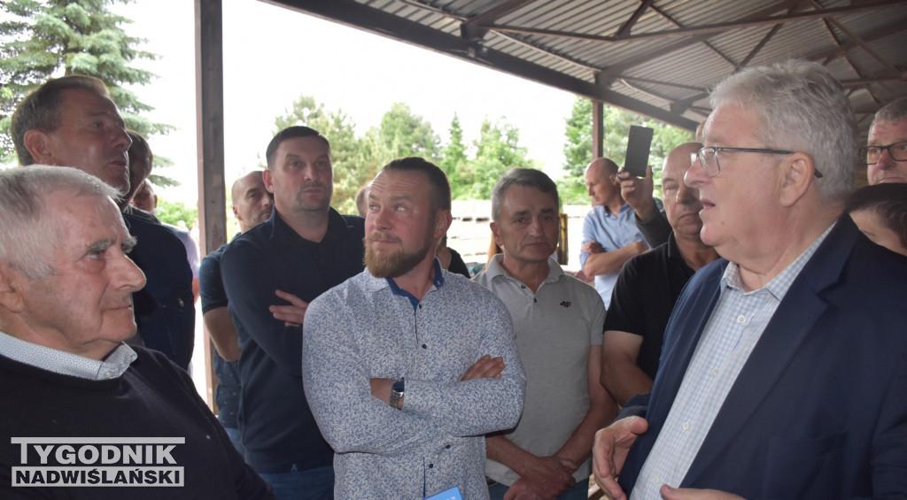 Minister Cz. Siekierski u poszkodowanych rolników