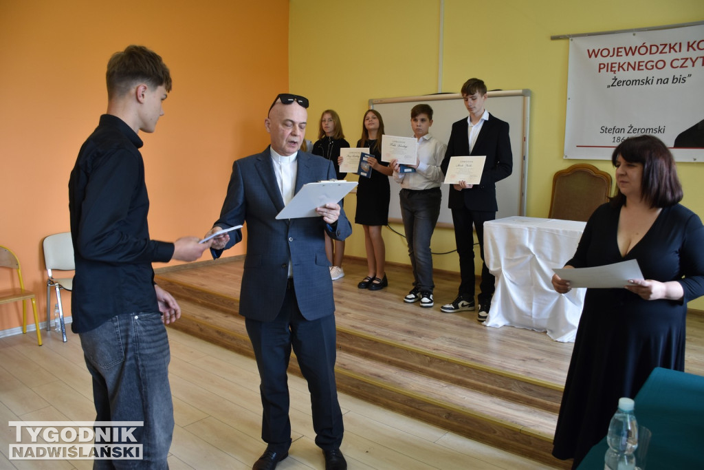 Finaliści Wojewódzkiego Konkursu Pięknego Czytania