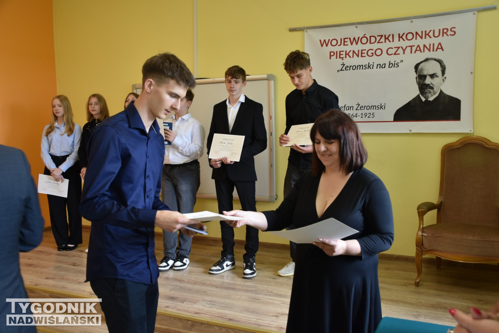 Finaliści Wojewódzkiego Konkursu Pięknego Czytania