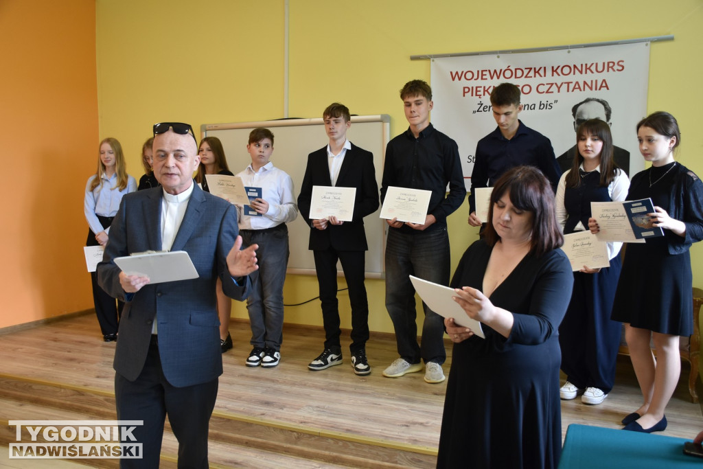 Finaliści Wojewódzkiego Konkursu Pięknego Czytania
