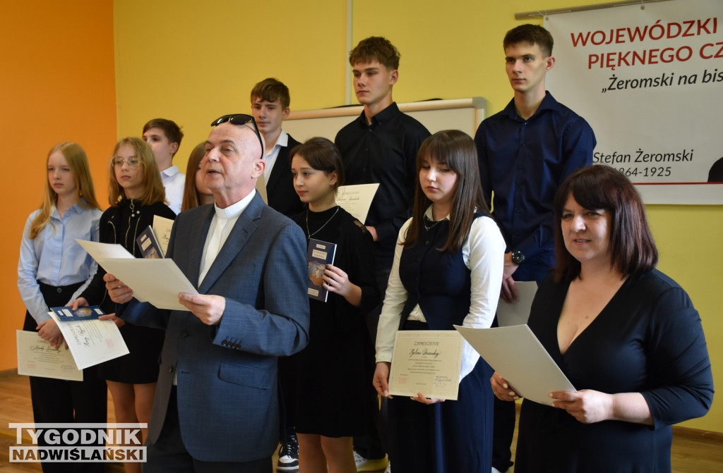Finaliści Wojewódzkiego Konkursu Pięknego Czytania