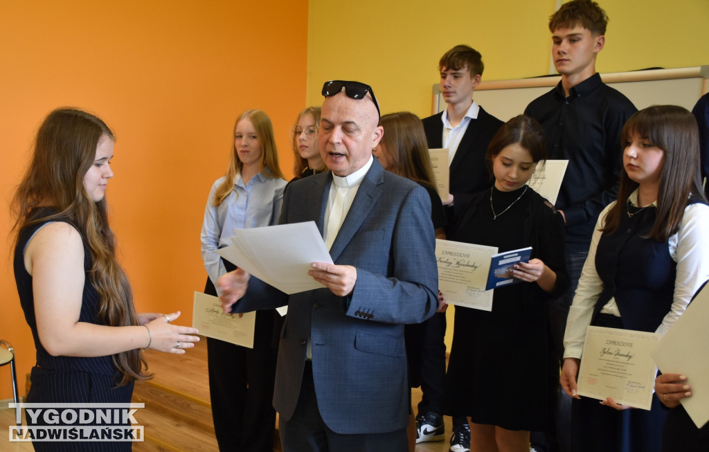 Finaliści Wojewódzkiego Konkursu Pięknego Czytania