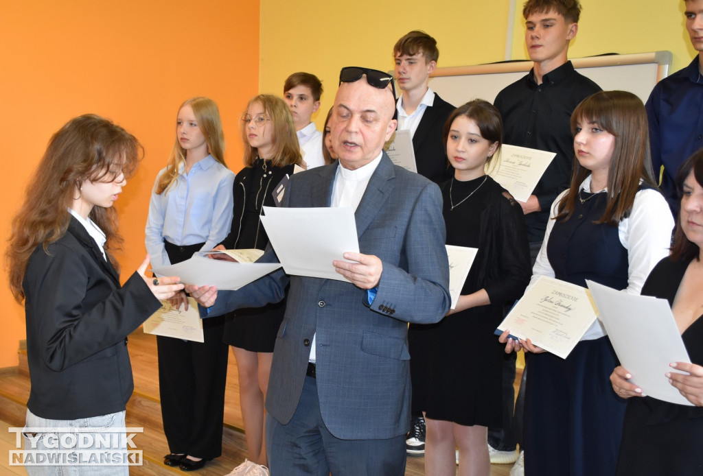 Finaliści Wojewódzkiego Konkursu Pięknego Czytania
