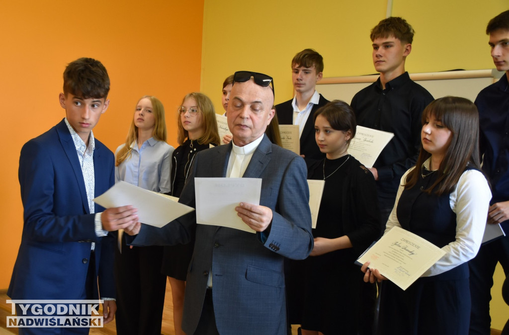 Finaliści Wojewódzkiego Konkursu Pięknego Czytania