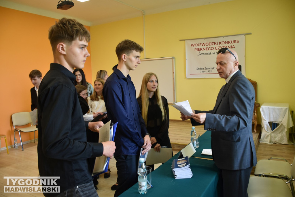 Finaliści Wojewódzkiego Konkursu Pięknego Czytania