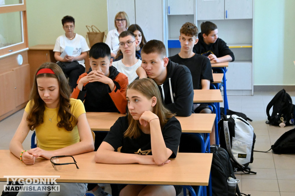W Tarnobrzegu uczniowie testują Symulator Starości