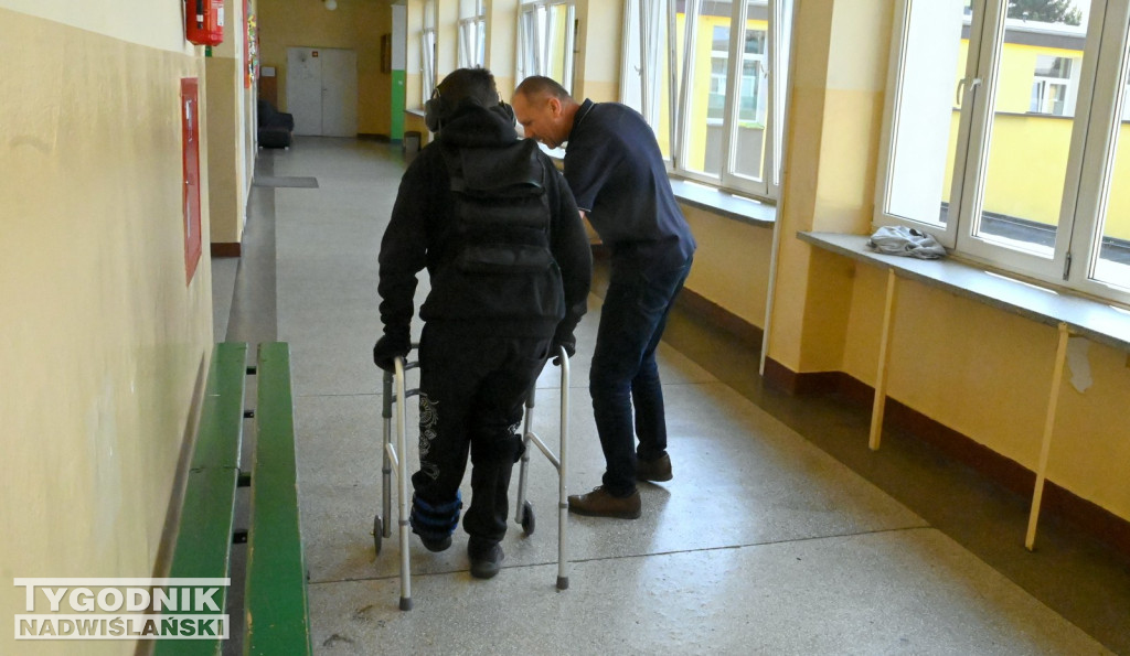 W Tarnobrzegu uczniowie testują Symulator Starości