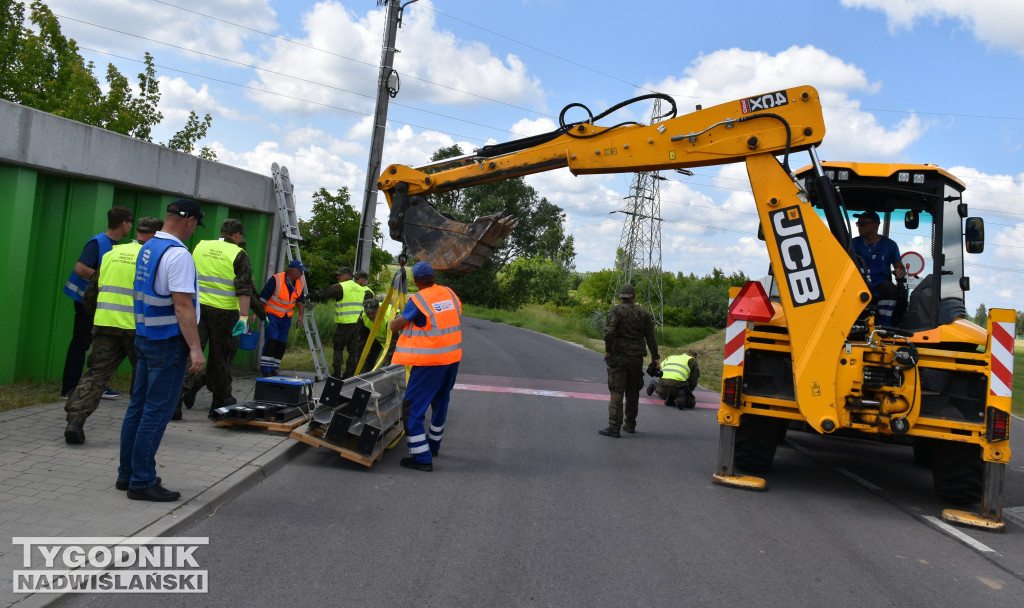 Montaż przesłon przeciwpowodziowych w Sandomierzu
