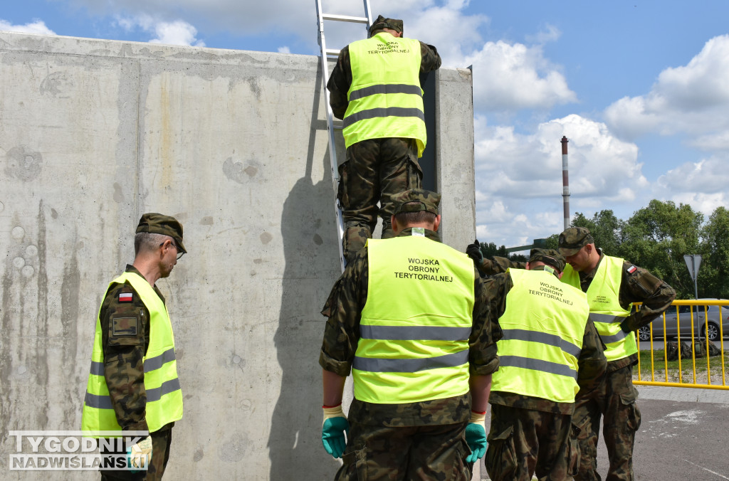 Montaż przesłon przeciwpowodziowych w Sandomierzu