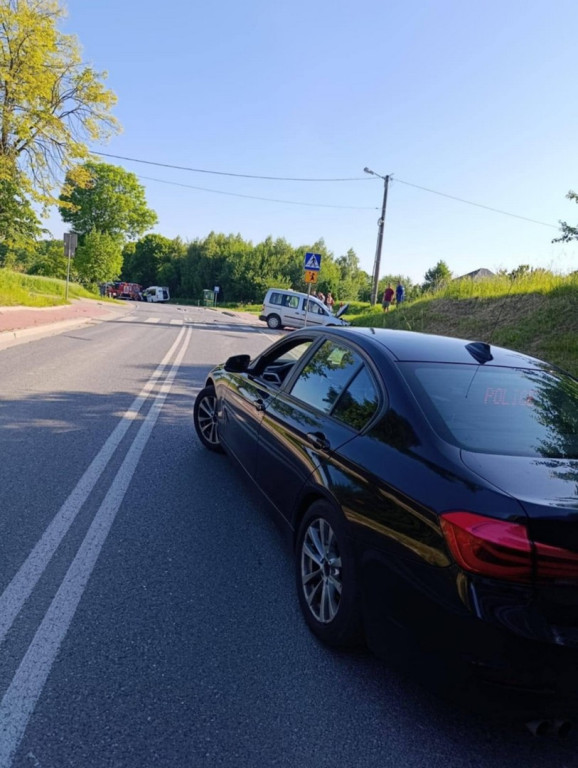 Zderzenie osobwki z busem na drodze wojewódzkiej