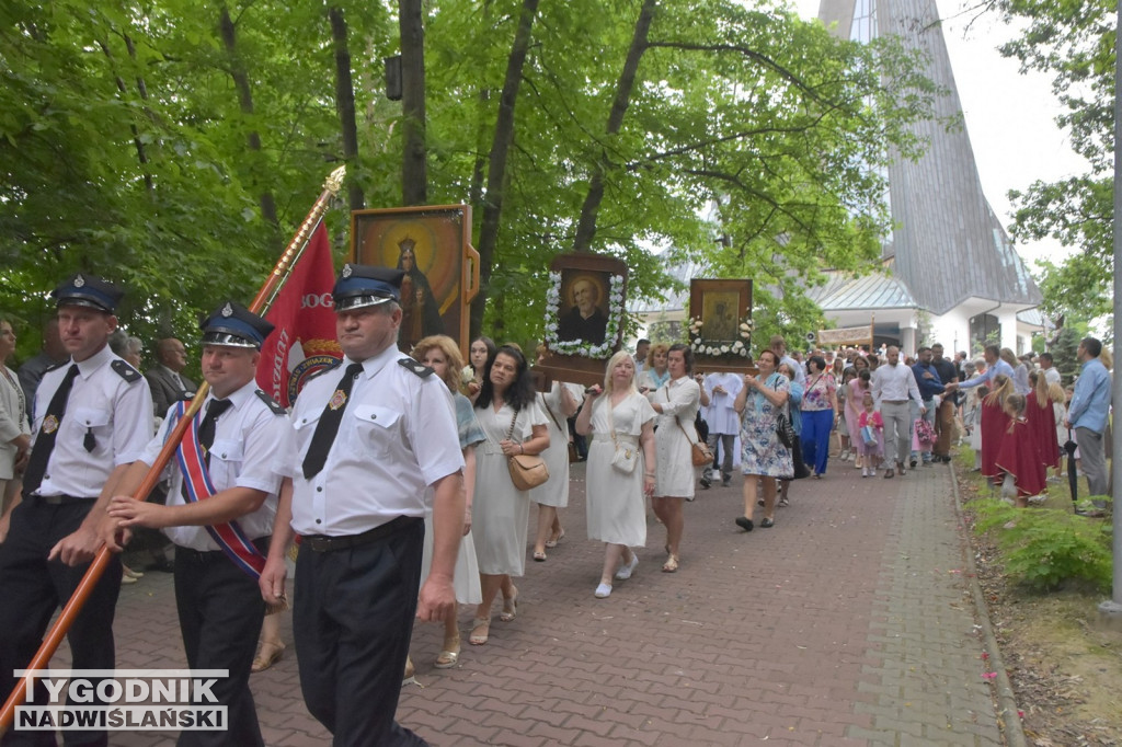 Procesja Bożego Ciała w Nowej Dębie