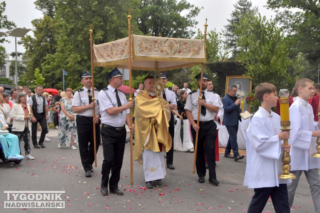 Procesja Bożego Ciała w Nowej Dębie