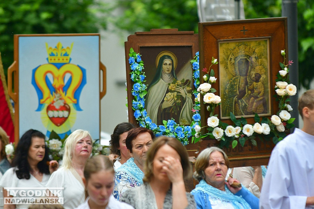Procesja Bożego Ciała w Nowej Dębie