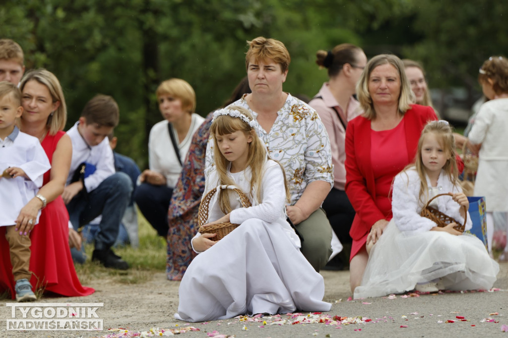 Procesja w Boże Ciało na osiedlu Sobów w Tarnobrzegu